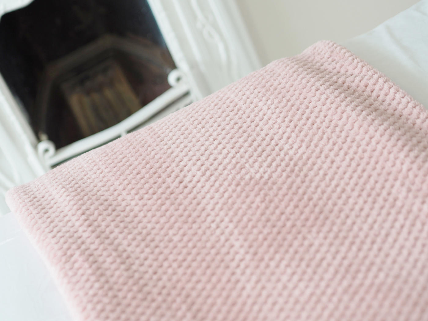 PINK BED THROW