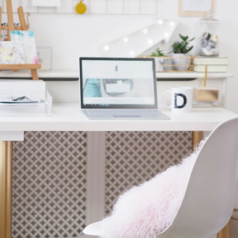 HOME OFFICE PINK AND GOLD