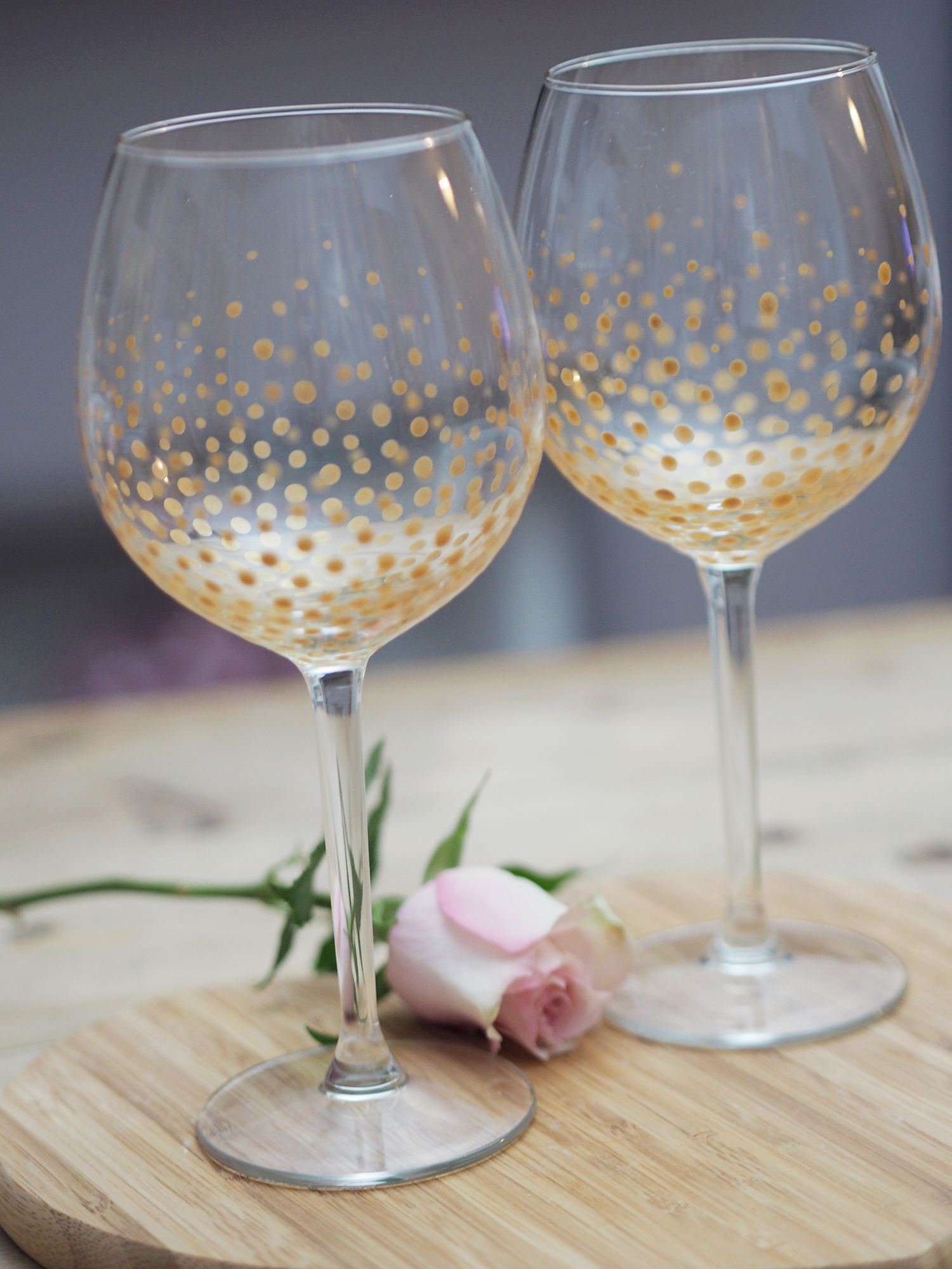 easy diy gold dot wine glasses
