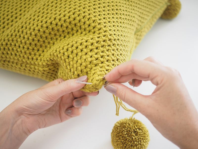 Pom Pom Cushion diy 10 Minute DIY Bang on Style