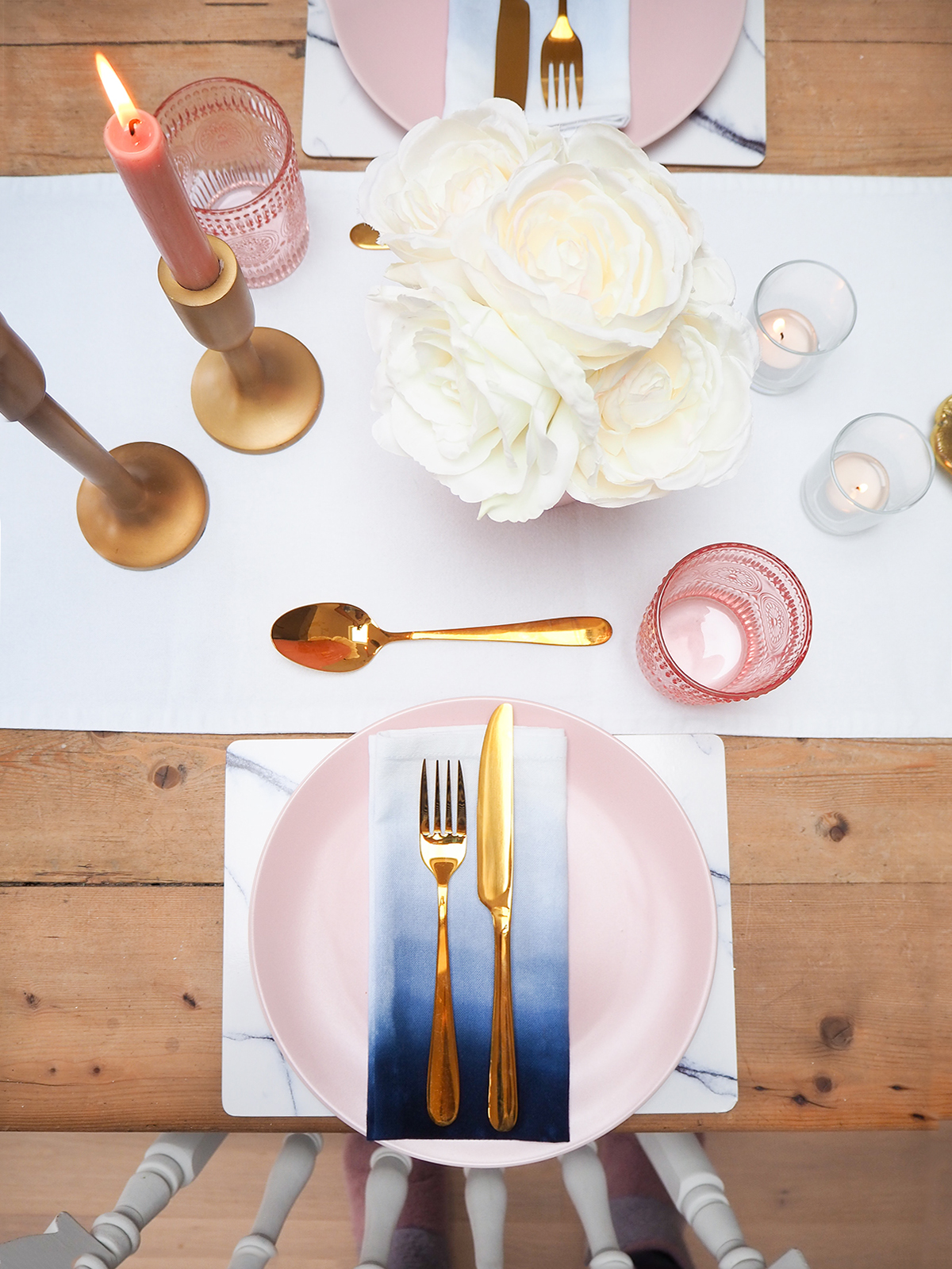 pink and gold table decor with ombre napkins